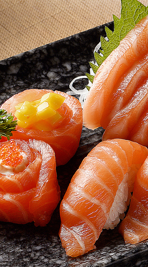 rollo de sushi rellenado